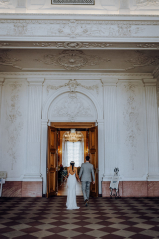 Brautpaar Hochzeitsreportage in Mannheim, Barock Schloss und Battenberg, Hochzeit, Mannheim; Hochzeitsreportage; Hochzeitsbilder;